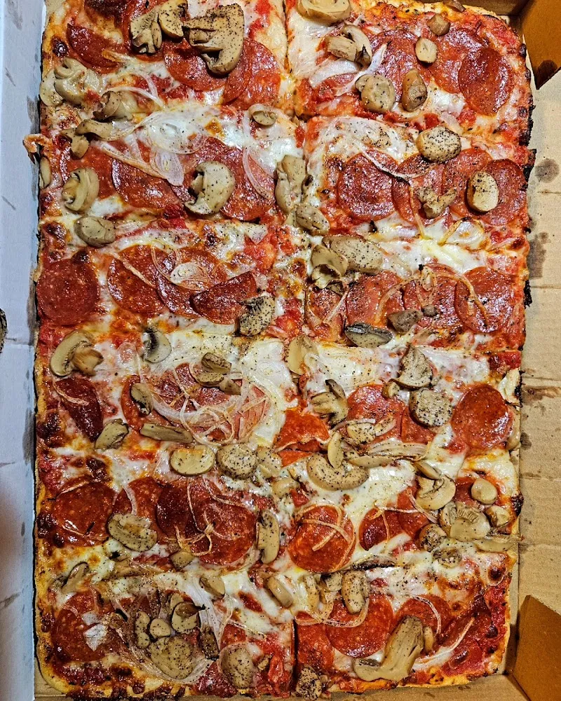 Mushroom Onion & Pepperoni Pizza